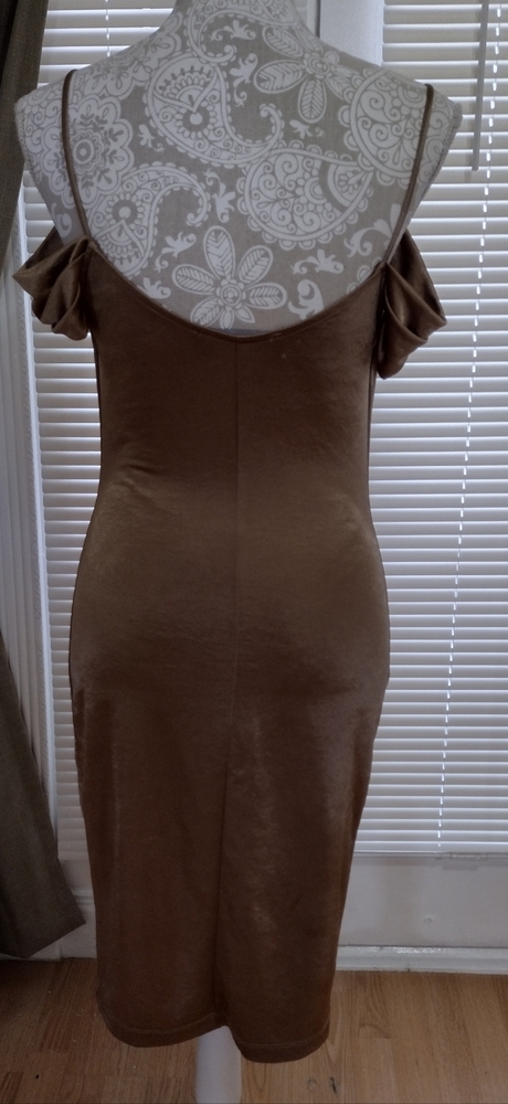 GOLD SHIMMER OFF SHOULDER BODY CON STYLE DRESS